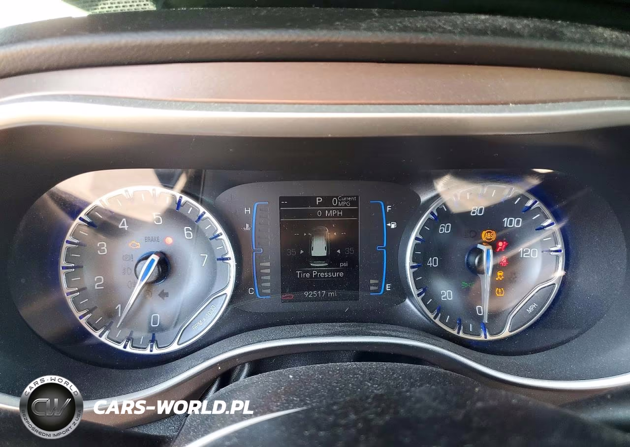 2019 Chrysler Pacifica Touring L VIN:2C4RC1BG7KR625714 - 9