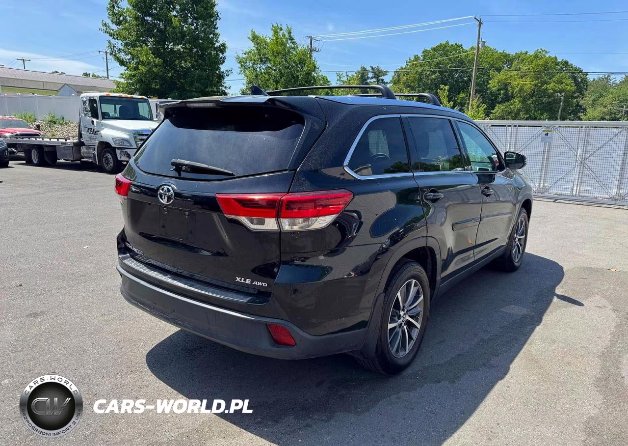 2019 Toyota Highlander Xle VIN:5TDJZRFH6KS934563 - 3