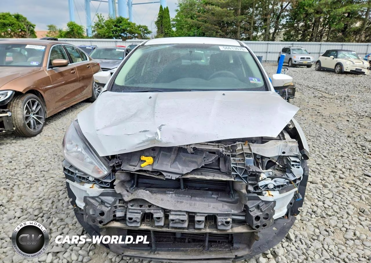 2017 Ford Focus Se VIN:1FADP3K28HL224100 - 5