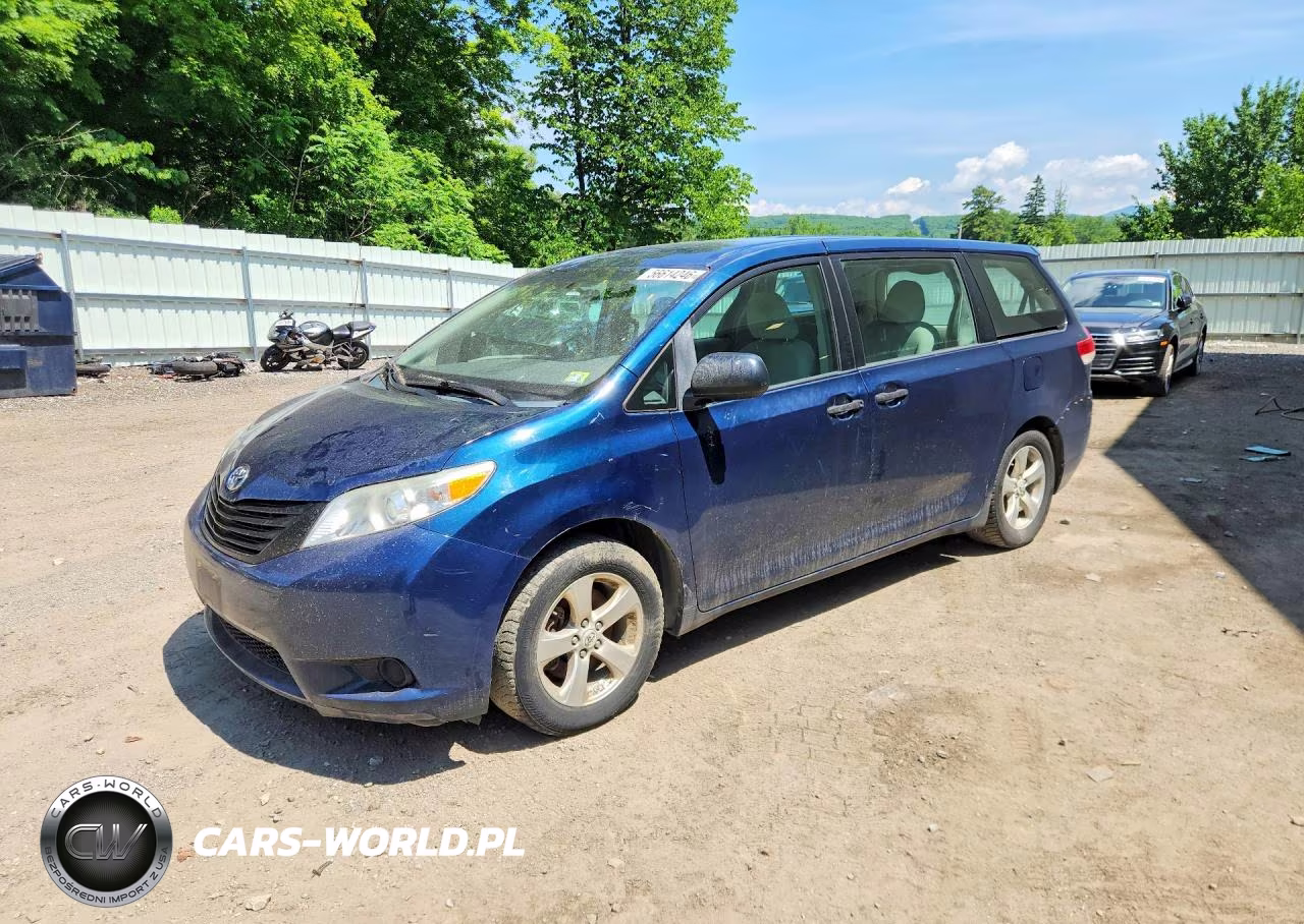 2011 Toyota Sienna Base 7-Passenger – zdjęcie 1 z 13