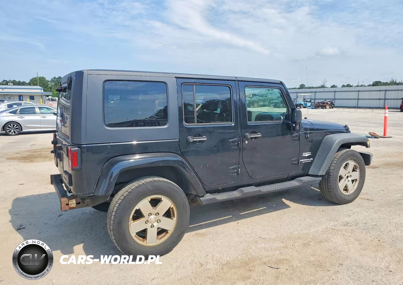 2010 Jeep Wrangler Unlimited Sahara VIN:1J4HA5H15AL226667 - 3