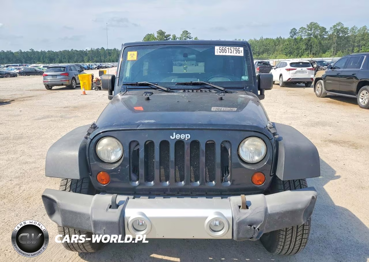 2010 Jeep Wrangler Unlimited Sahara VIN:1J4HA5H15AL226667 - 5