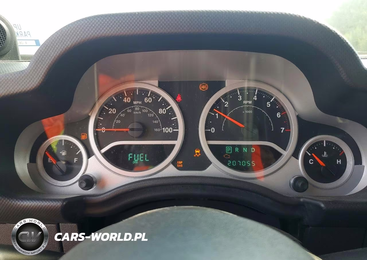 2010 Jeep Wrangler Unlimited Sahara VIN:1J4HA5H15AL226667 - 9