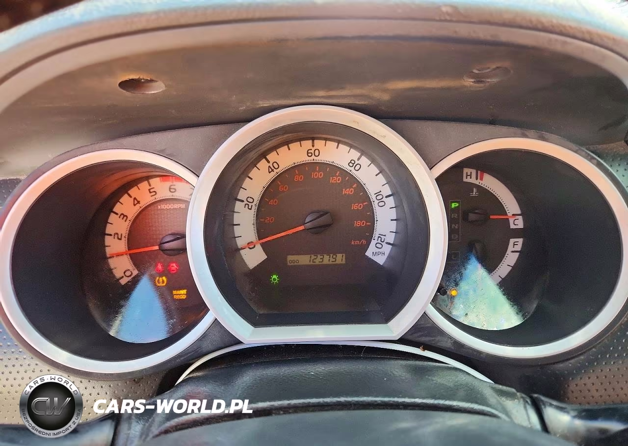 2015 Toyota Tacoma V6 VIN:3TMLU4EN1FM199224 - 9