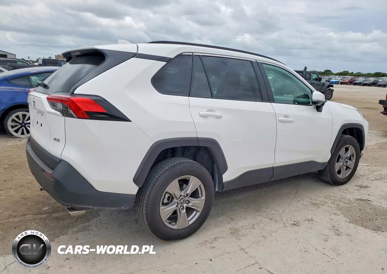 2025 Toyota Rav4 Xle VIN:2T3W1RFV4SC330528 - 3