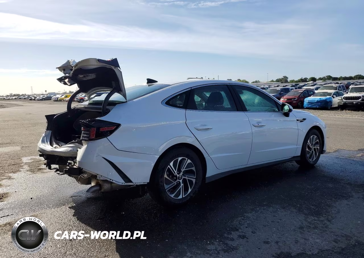 2026 Hyundai Sonata Hybrid Blue VIN:KMHL24JJ4TA151942 - 3