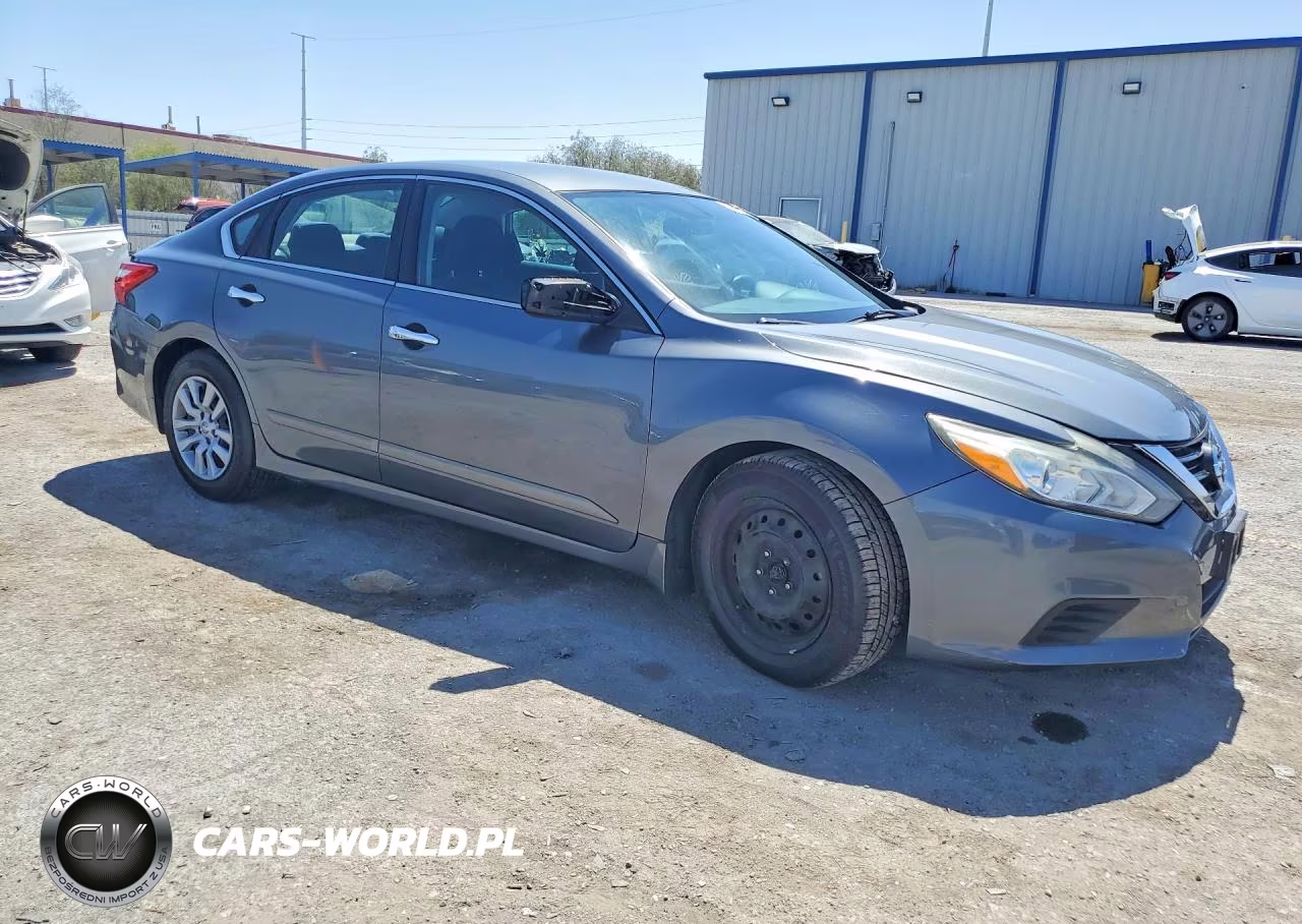 2017 Nissan Altima 2.5 S VIN:1N4AL3AP4HN331922 - 4