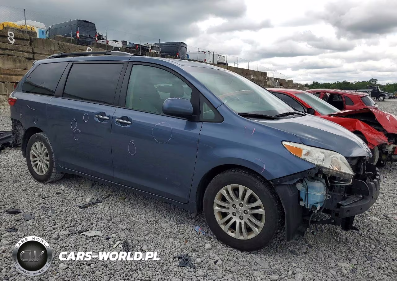 2015 Toyota Sienna Xle 8-Passenger VIN:5TDYK3DCXFS671748 - 4