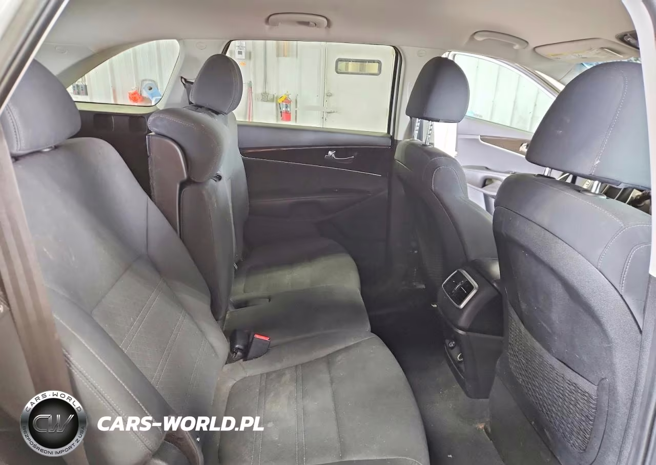 2019 Kia Sorento Lx VIN:5XYPG4A33KG437904 - 11