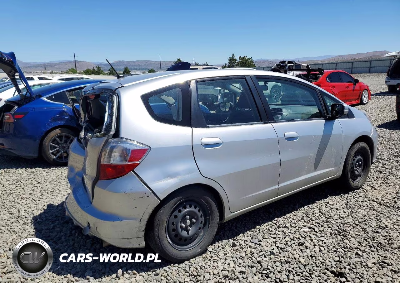 2012 Honda Fit VIN:JHMGE8H38CS000915 - 3