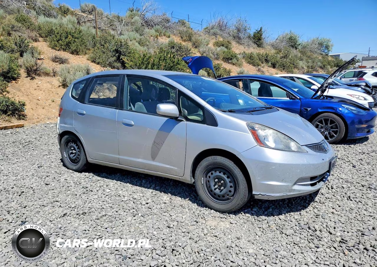 2012 Honda Fit VIN:JHMGE8H38CS000915 - 4