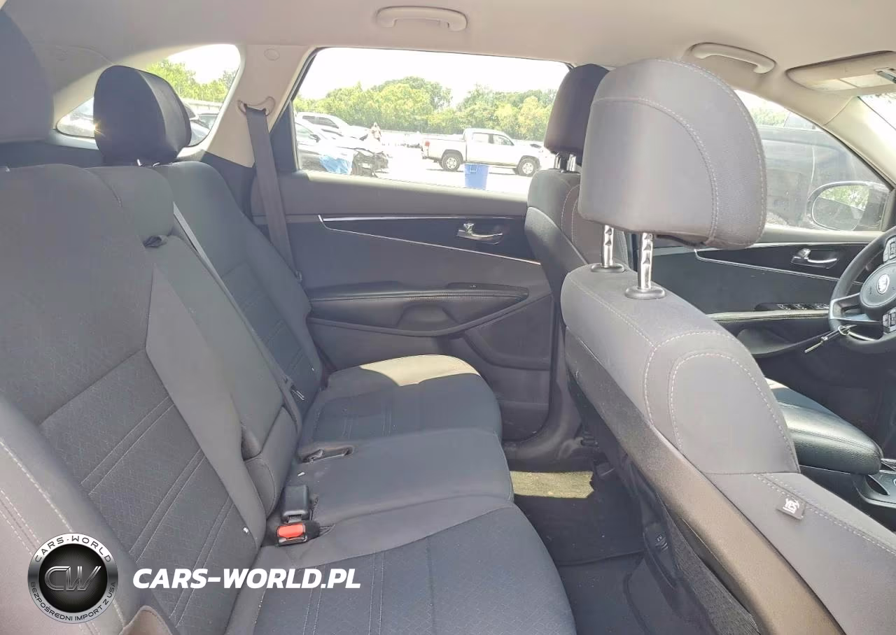 2017 Kia Sorento L VIN:5XYPG4A34HG264094 - 11