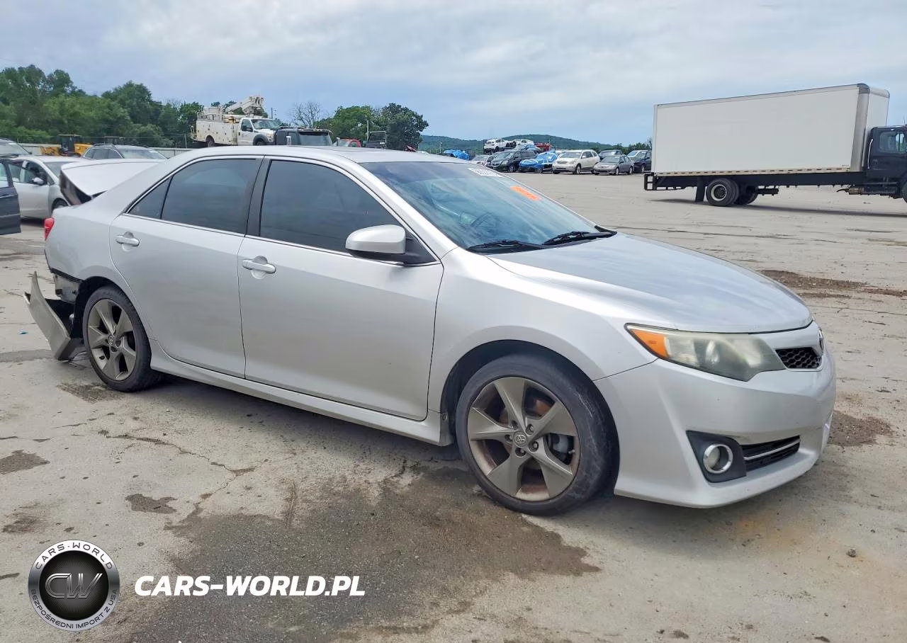 2014 Toyota Camry Se Sport VIN:4T1BF1FK5EU804599 - 4