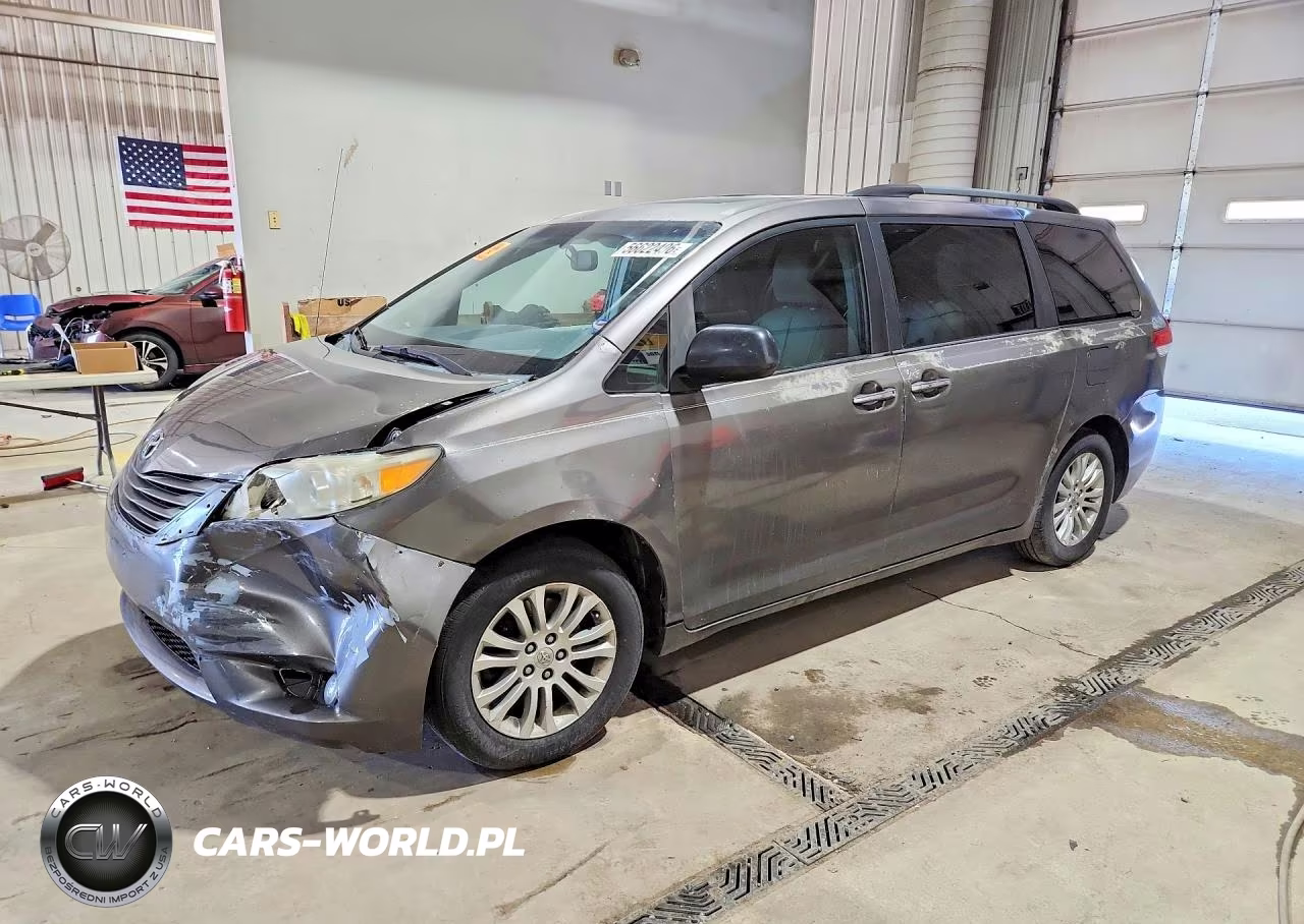 2014 Toyota Sienna Xle 8-Passenger