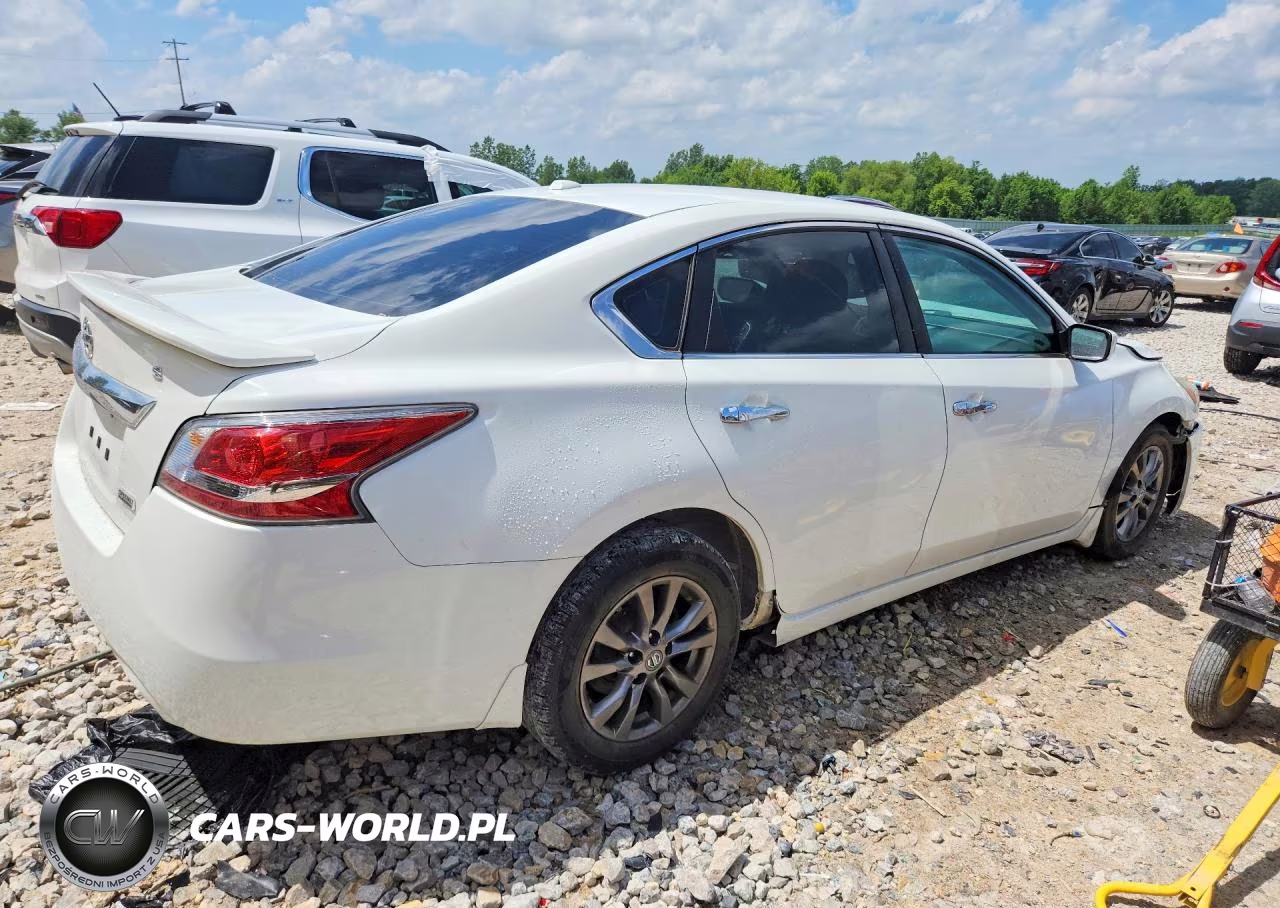 2015 Nissan Altima 2.5 S VIN:1N4AL3AP7FN911744 - 3