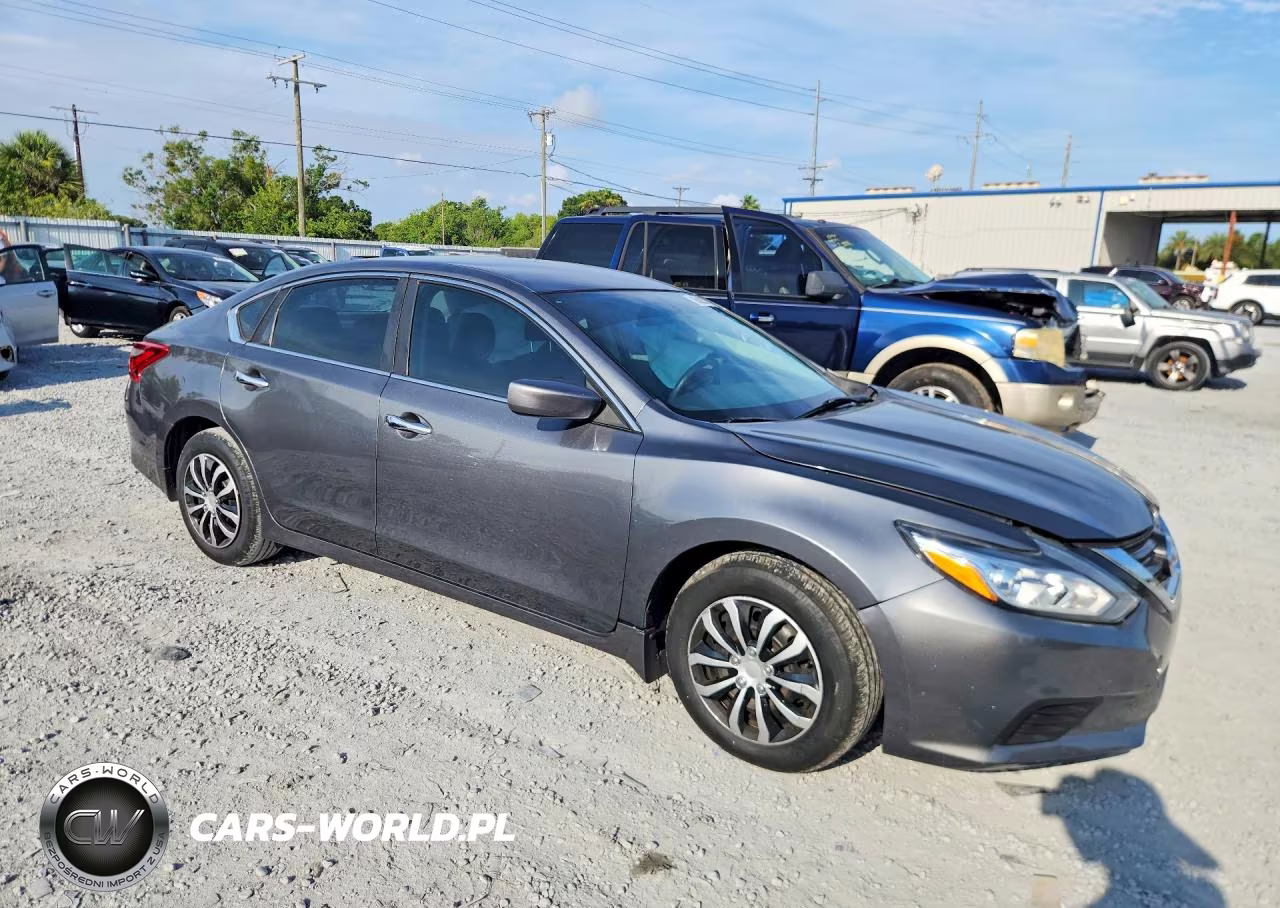2017 Nissan Altima 2.5 S VIN:1N4AL3AP7HC495855 - 4