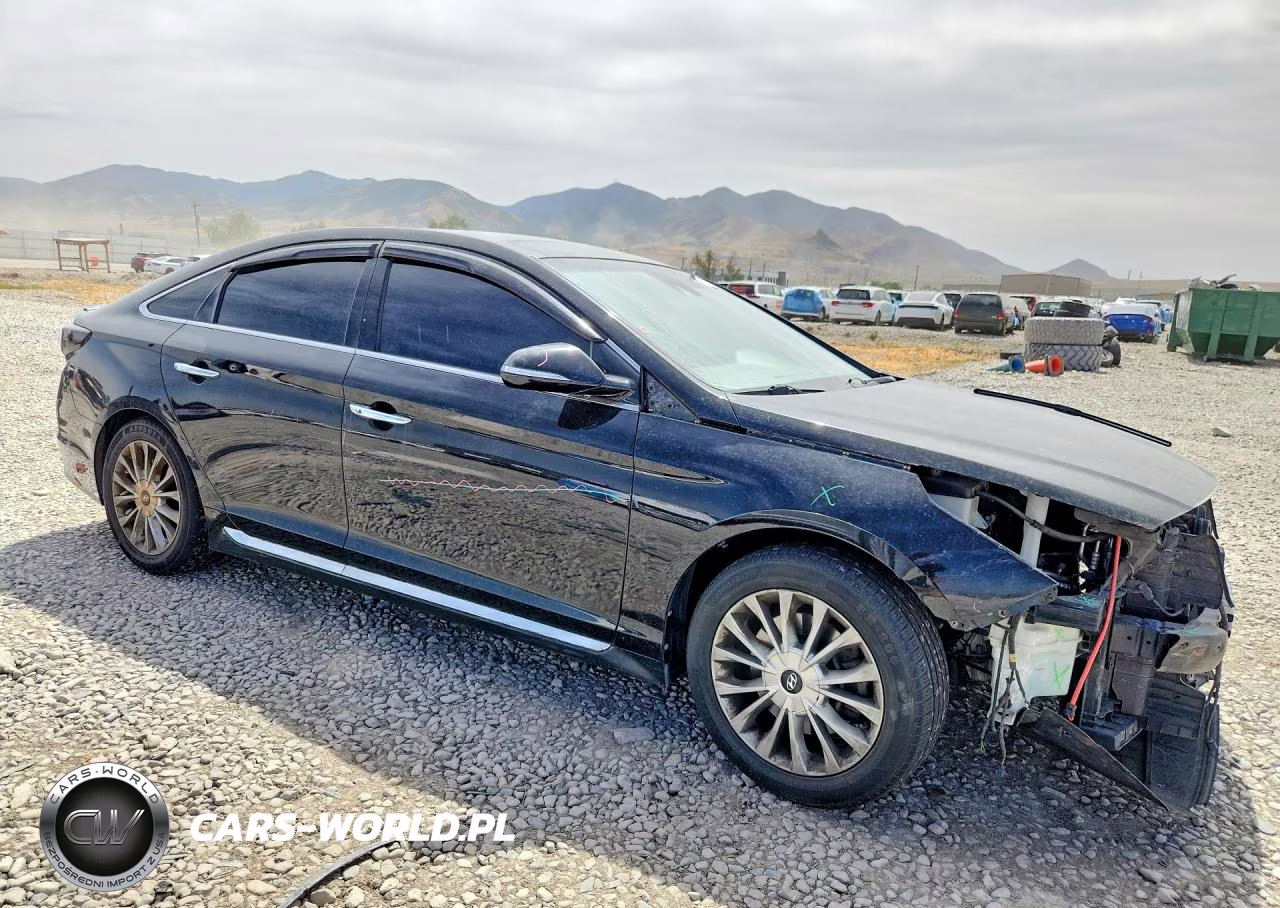 2015 Hyundai Sonata Limited VIN:5NPE34AF9FH065870 - 4