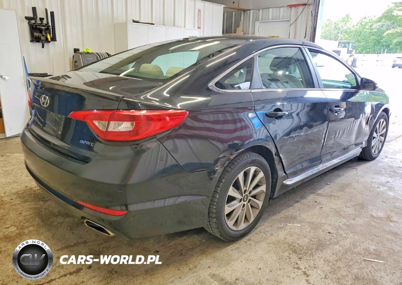 2015 Hyundai Sonata Sport VIN:5NPE34AF1FH077592 - 3
