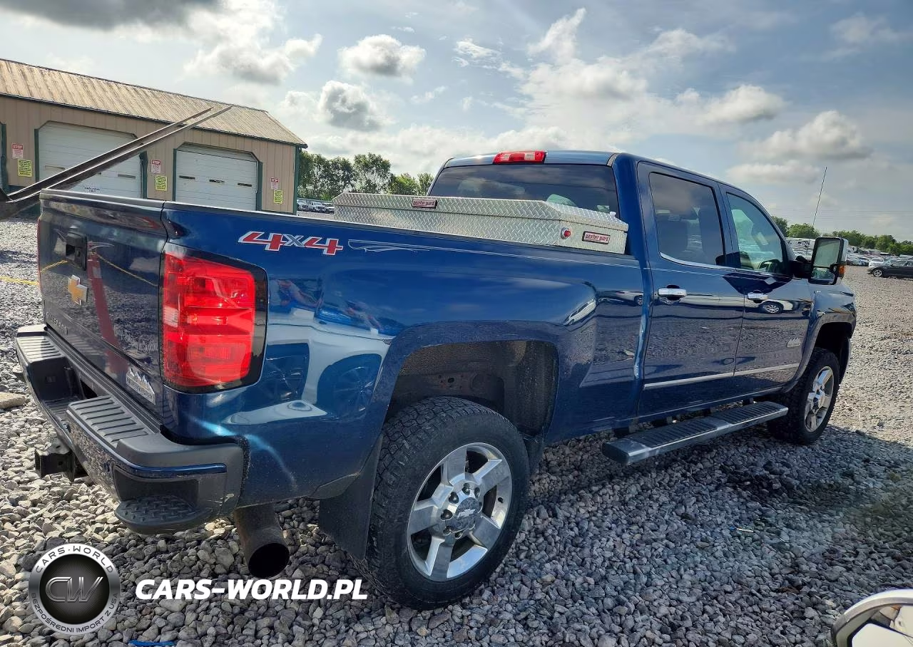 2015 Chevrolet Silverado K2500 High Country VIN:1GC1KXE85FF578493 - 3