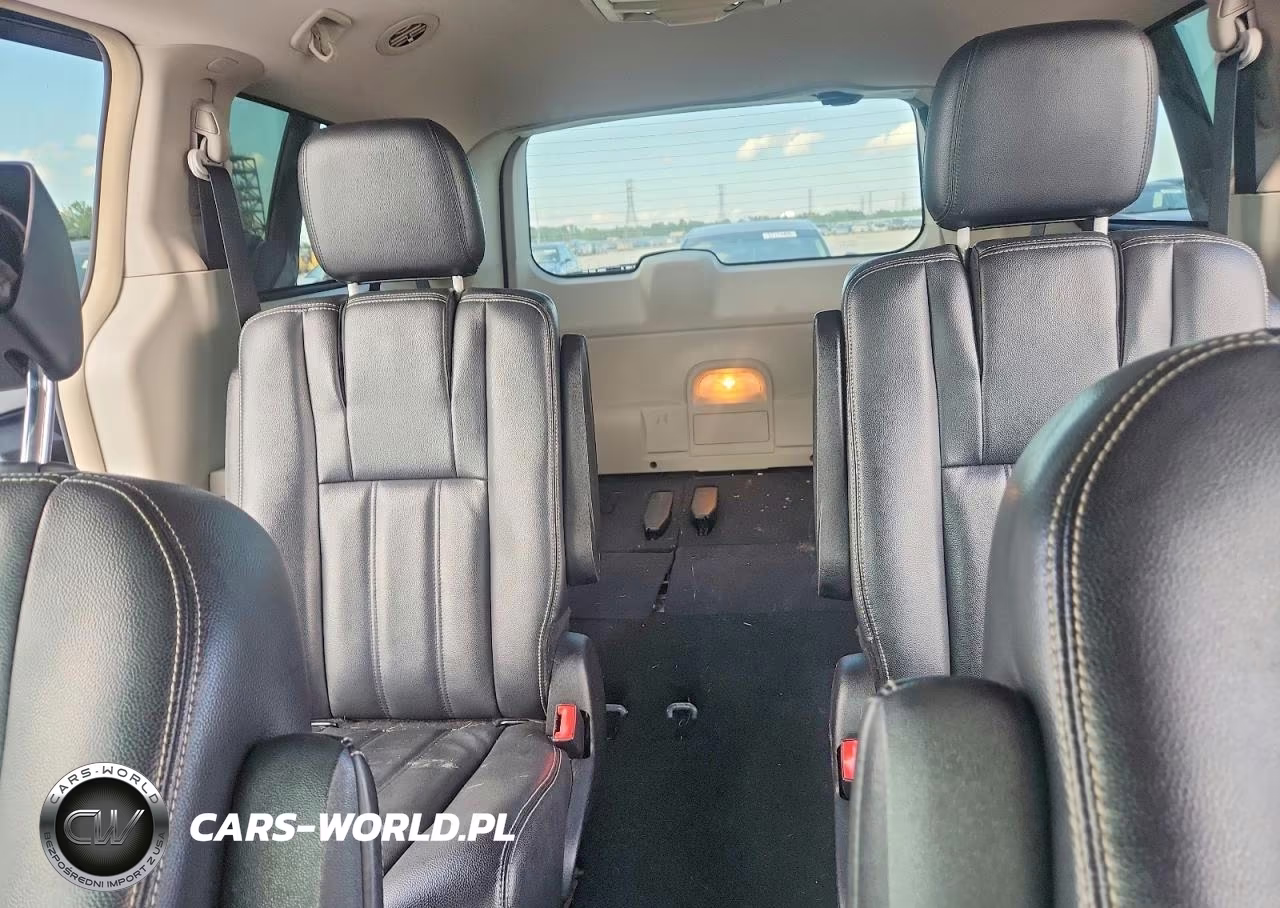 2014 Chrysler Town & Country Touring VIN:2C4RC1BG8ER124545 - 10