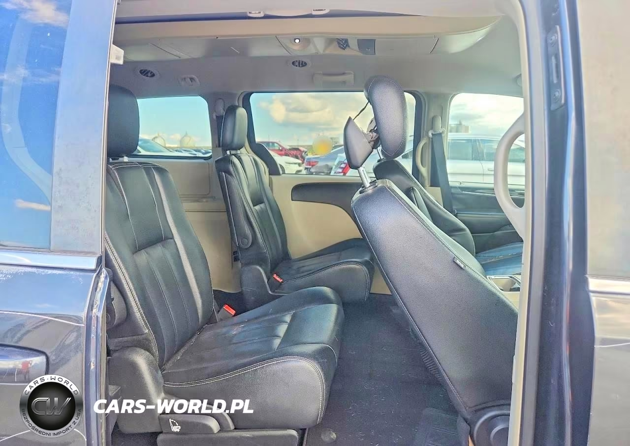 2014 Chrysler Town & Country Touring VIN:2C4RC1BG8ER124545 - 11