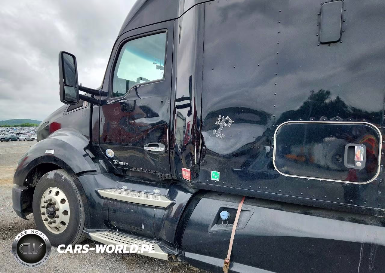2018 Kenworth T680 Semi Truck VIN:1XKYD49X4JJ182400 - 9