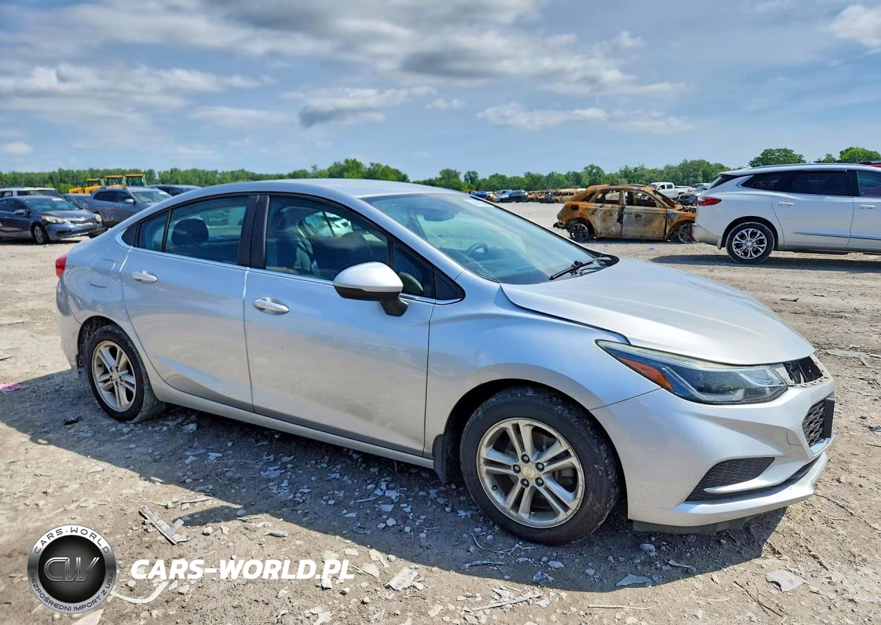 2017 Chevrolet Cruze Lt VIN:1G1BE5SM6H7246683 - 4