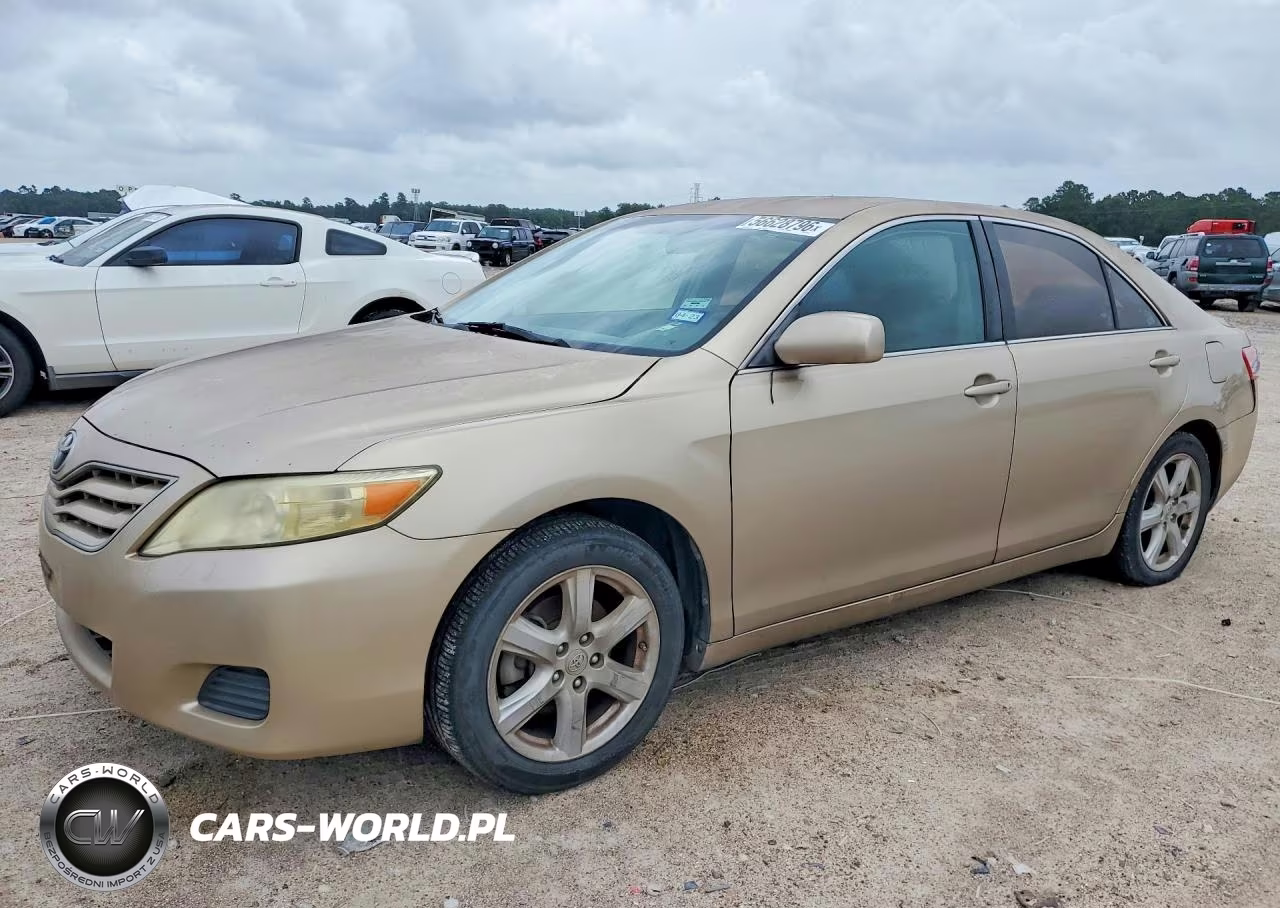 2011 Toyota Camry Le – zdjęcie 1 z 13