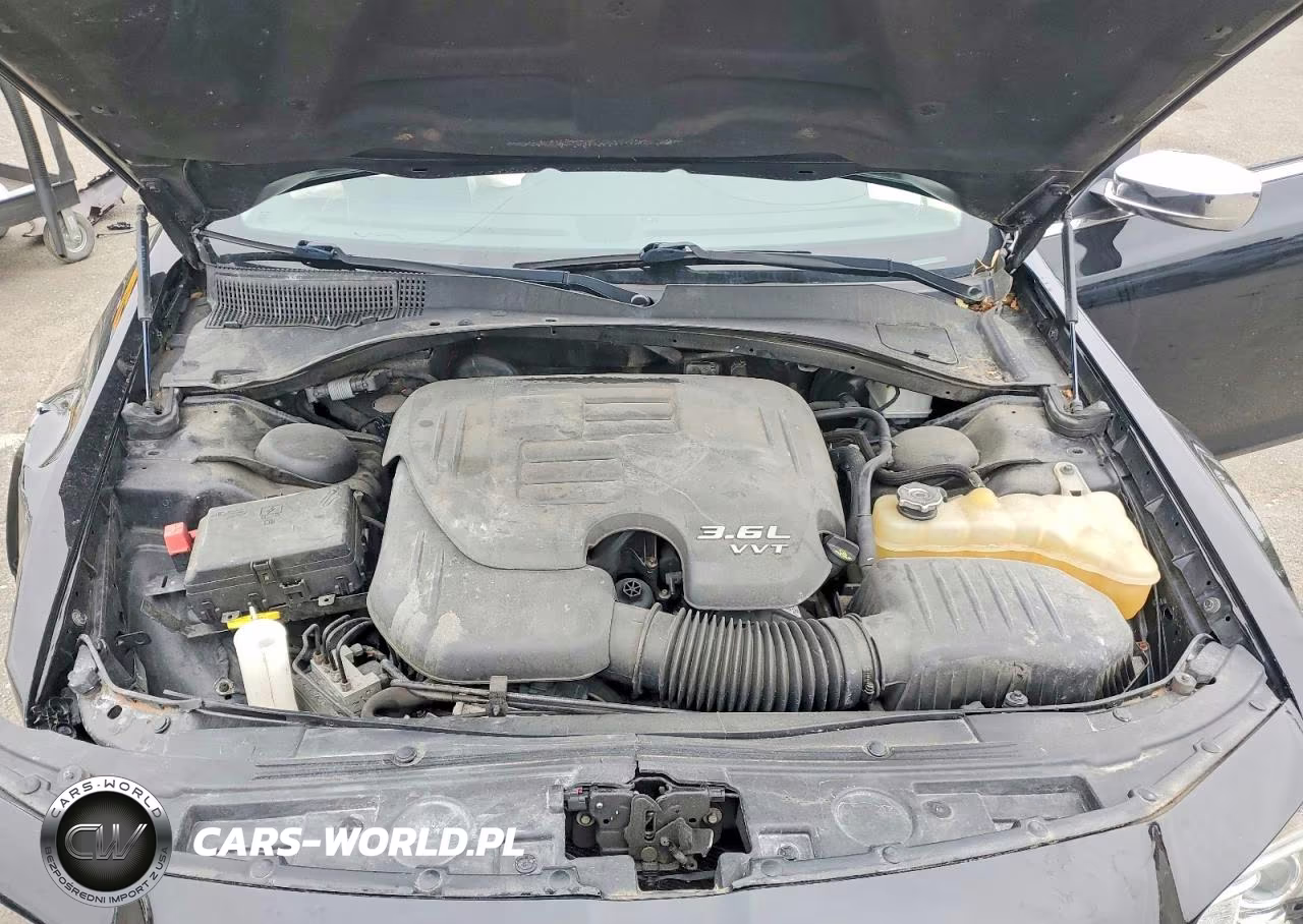 2018 Chrysler 300 Touring VIN:2C3CCAAGXJH326086 - 11