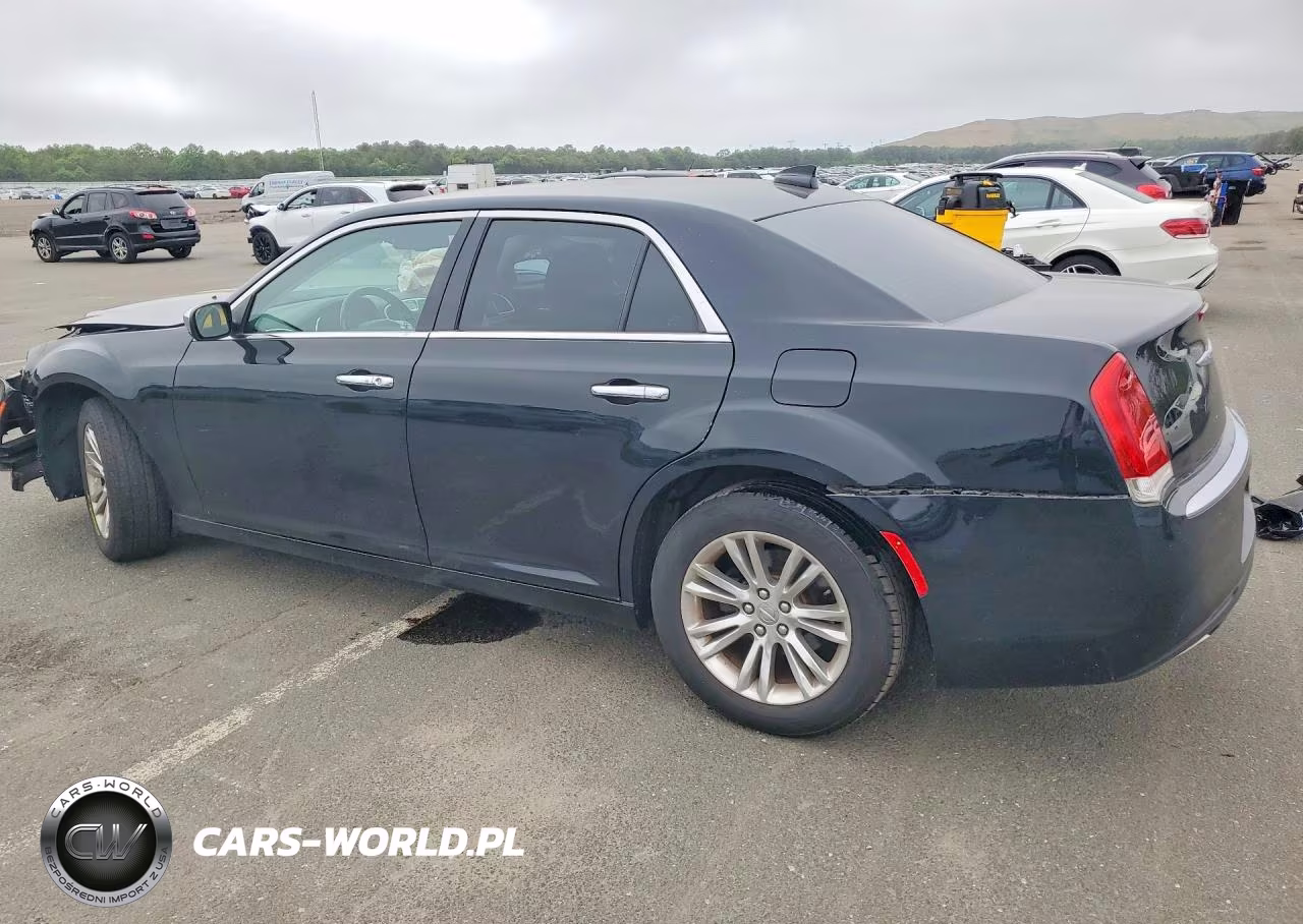 2018 Chrysler 300 Touring VIN:2C3CCAAGXJH326086 - 2