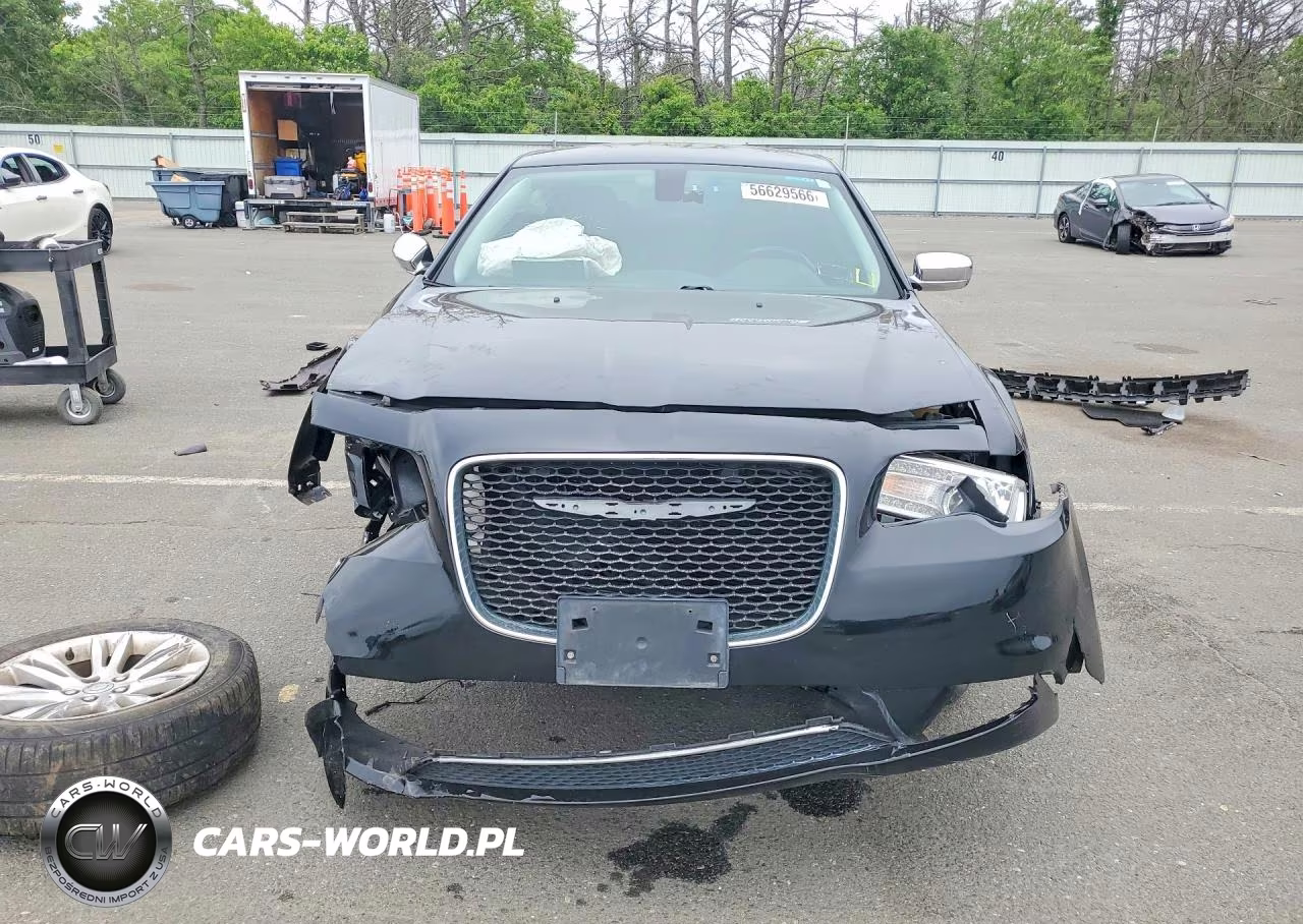 2018 Chrysler 300 Touring VIN:2C3CCAAGXJH326086 - 5