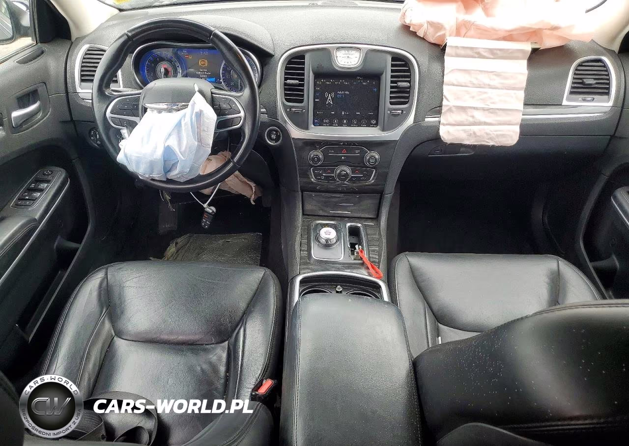 2018 Chrysler 300 Touring VIN:2C3CCAAGXJH326086 - 8