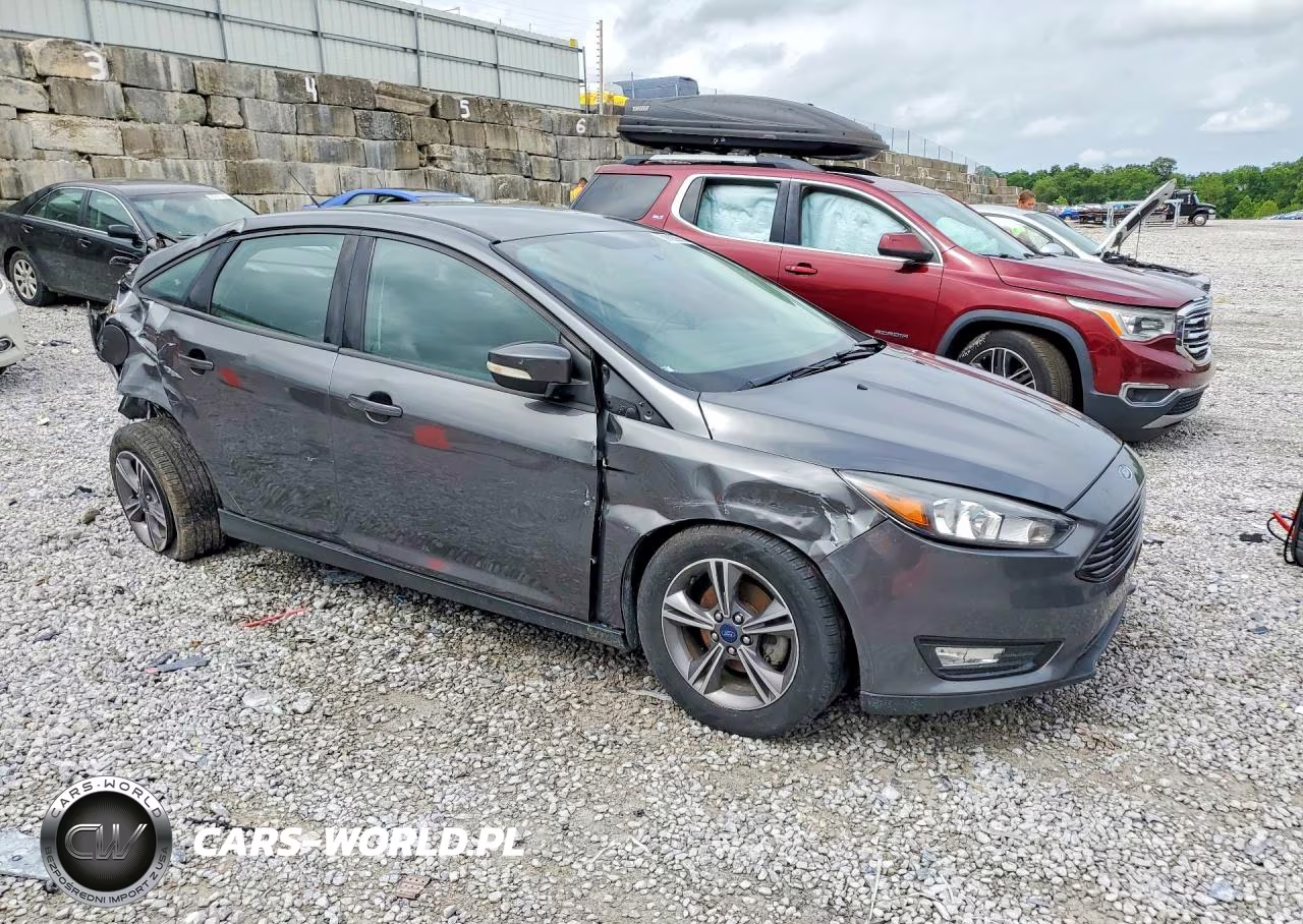 2018 Ford Focus VIN:1FADP3FE3JL268046 - 4