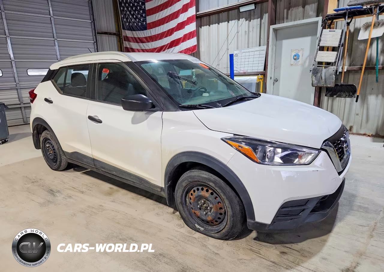 2018 Nissan Kicks S VIN:3N1CP5CU0JL508142 - 4