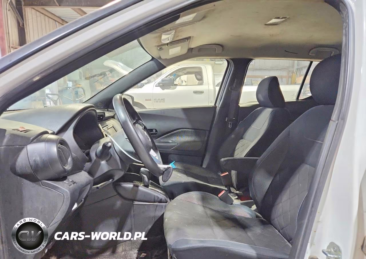 2018 Nissan Kicks S VIN:3N1CP5CU0JL508142 - 7