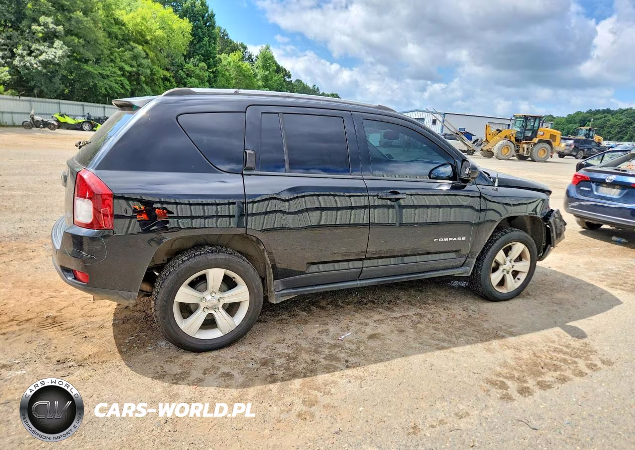 2016 Jeep Compass Latitude VIN:1C4NJCEA3GD599422 - 3
