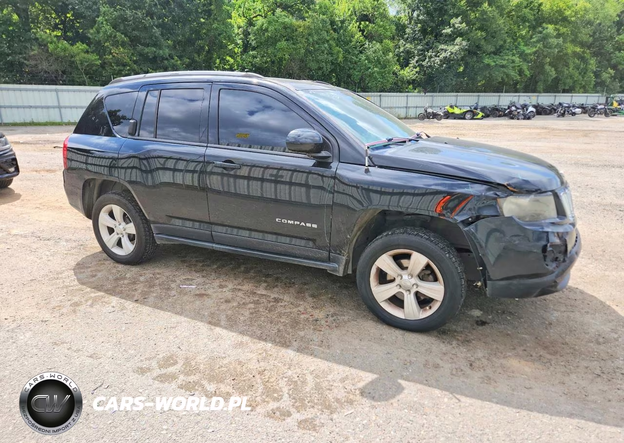 2016 Jeep Compass Latitude VIN:1C4NJCEA3GD599422 - 4