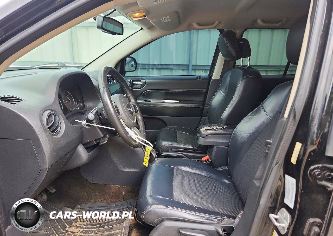2016 Jeep Compass Latitude VIN:1C4NJCEA3GD599422 - 7