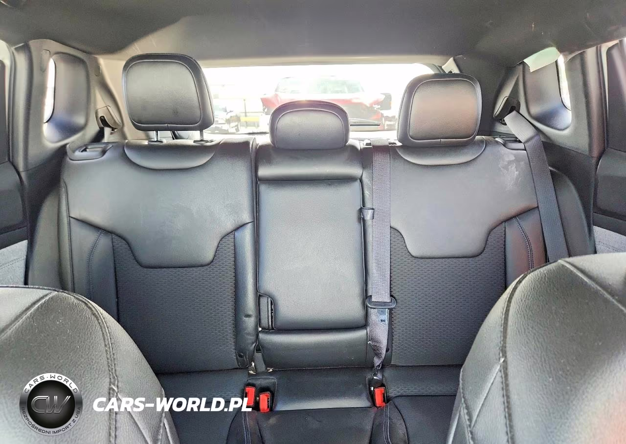 2025 Jeep Compass Latitude VIN:3C4NJDBN6ST552384 - 10