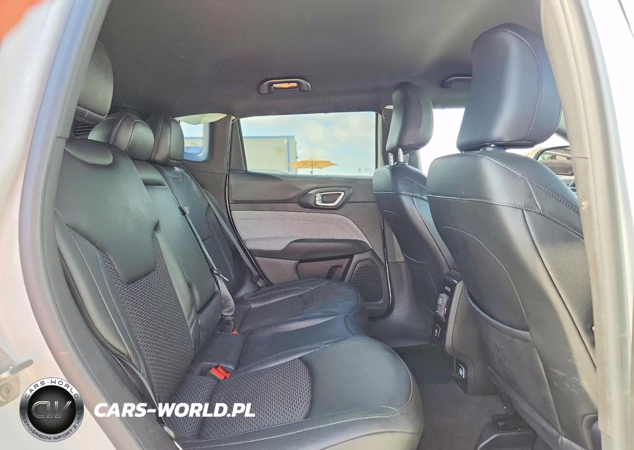 2025 Jeep Compass Latitude VIN:3C4NJDBN6ST552384 - 11