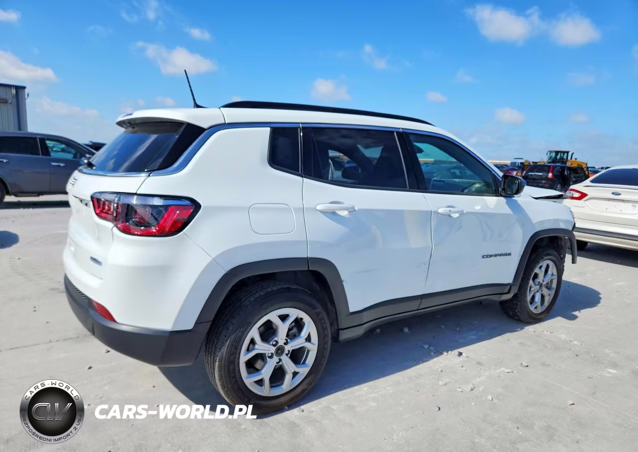 2025 Jeep Compass Latitude VIN:3C4NJDBN6ST552384 - 3