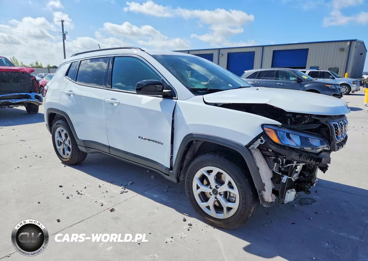 2025 Jeep Compass Latitude VIN:3C4NJDBN6ST552384 - 4