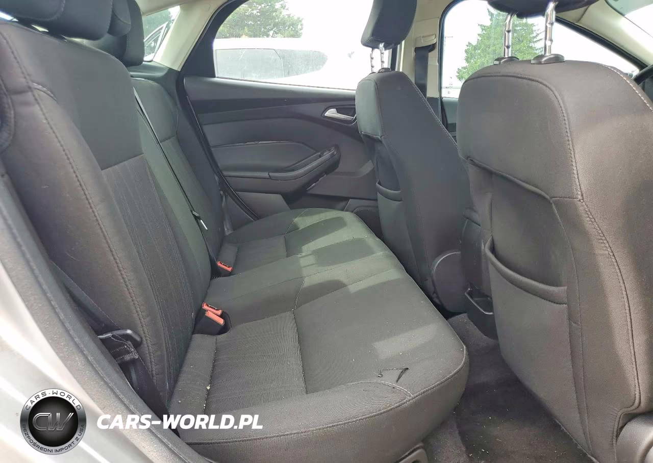 2016 Ford Focus Se VIN:1FADP3F21GL359363 - 10