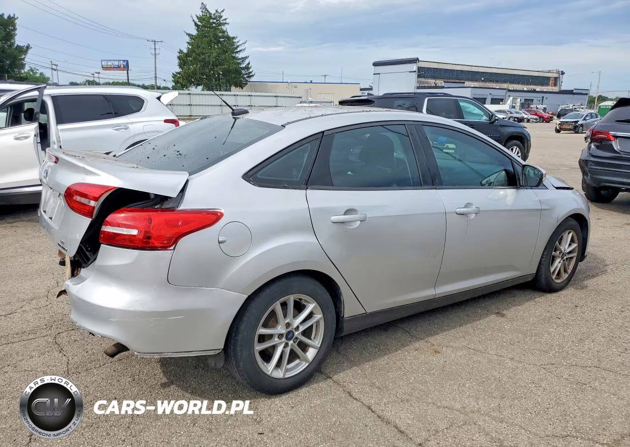 2016 Ford Focus Se VIN:1FADP3F21GL359363 - 3
