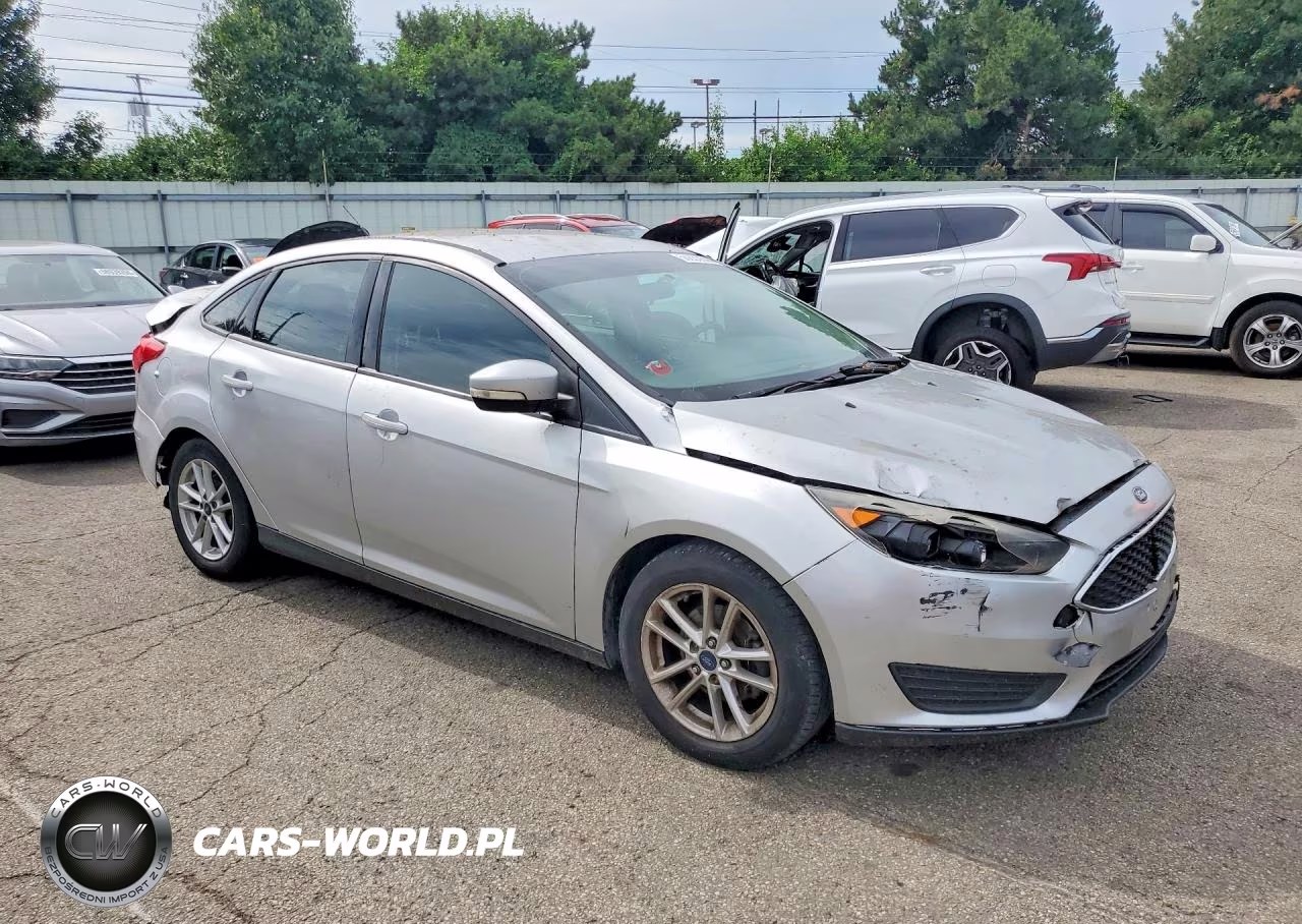 2016 Ford Focus Se VIN:1FADP3F21GL359363 - 4