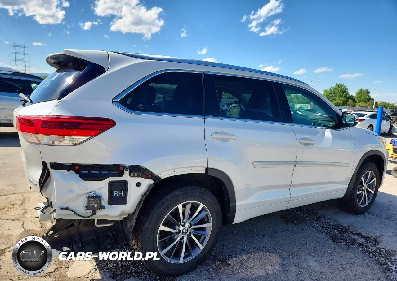 2017 Toyota Highlander Xle VIN:5TDJZRFH0HS382731 - 3