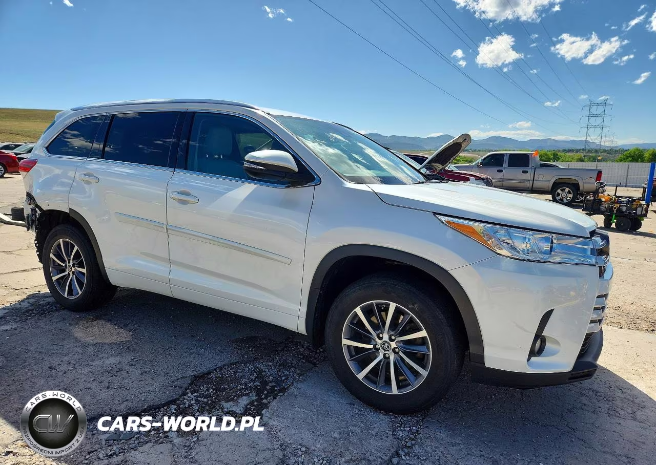 2017 Toyota Highlander Xle VIN:5TDJZRFH0HS382731 - 4