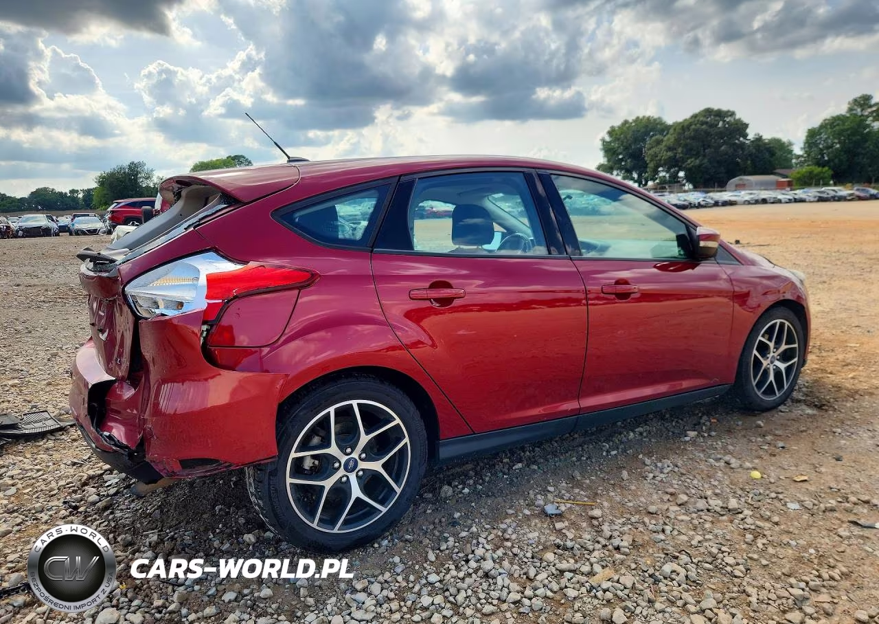 2017 Ford Focus Sel VIN:1FADP3M23HL339927 - 3