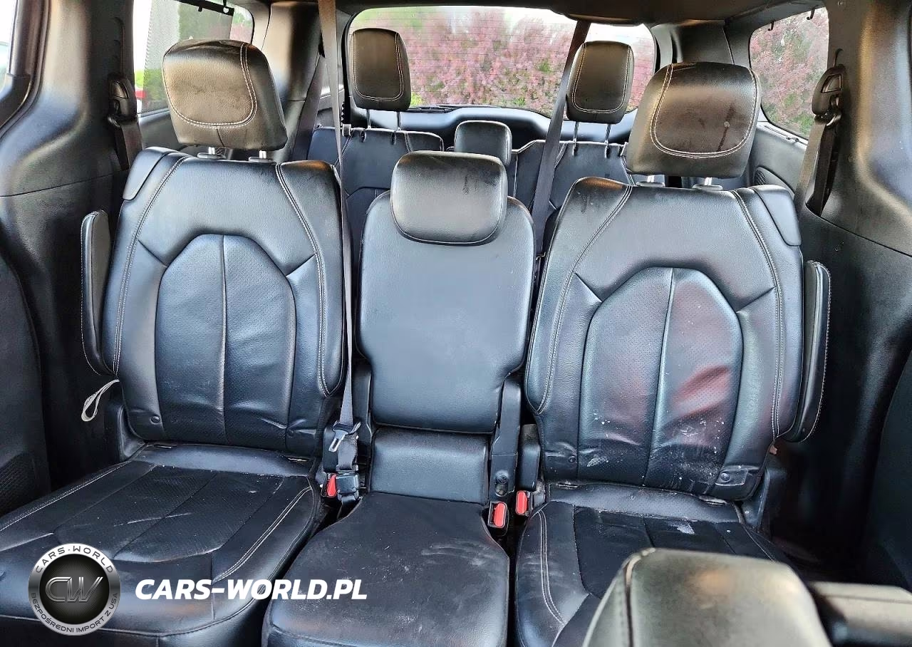 2020 Chrysler Pacifica Touring L Plus VIN:2C4RC1EG9LR286550 - 10