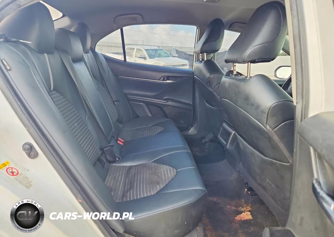 2019 Toyota Camry Se VIN:4T1B11HK7KU774304 - 10